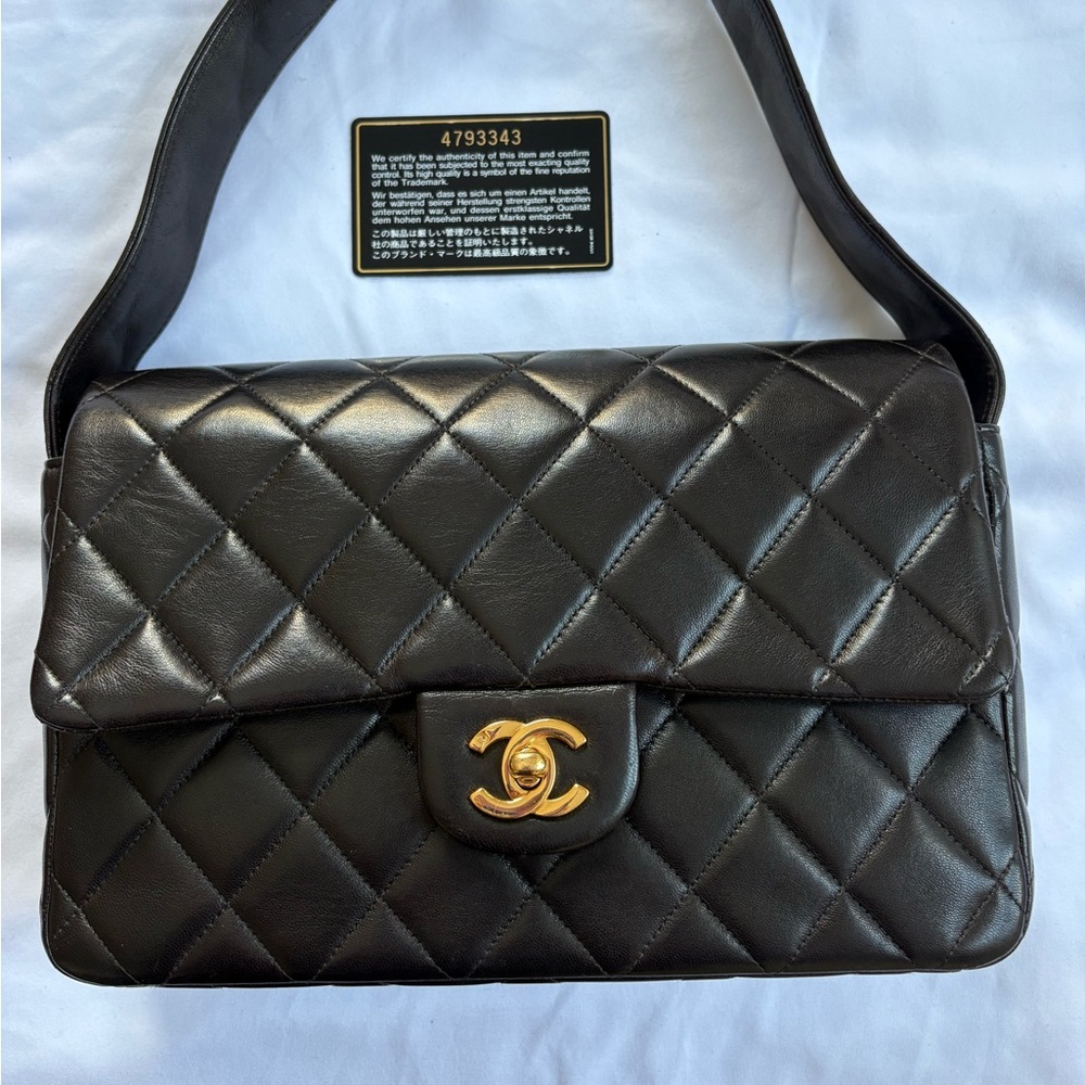 Chanel Medium Black Lambskin Single Classic Flap Crossbody Bag Gold Hardware